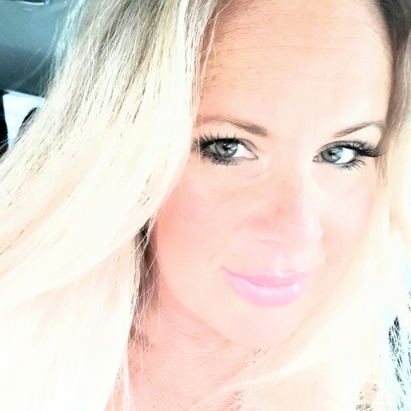 Meet your Posher, Melissa - Picture 1 of 1